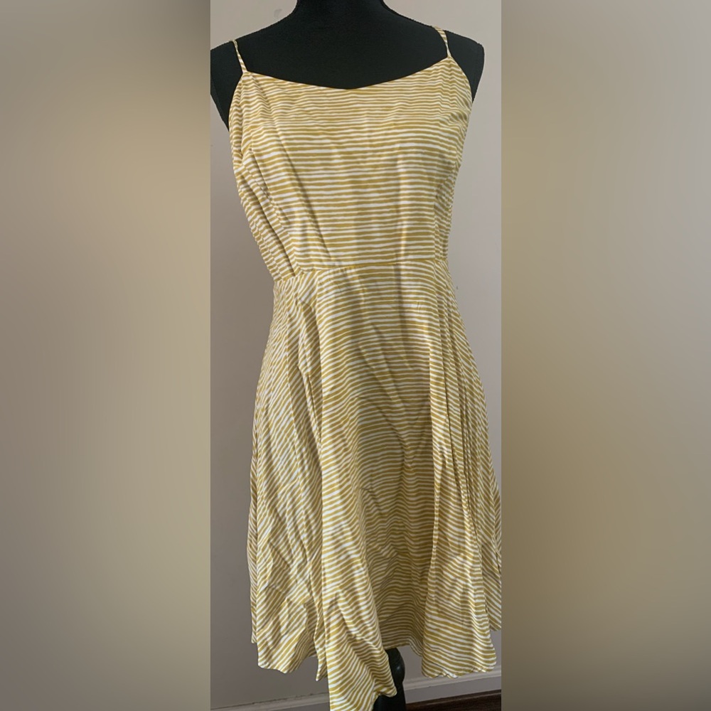 Yello dress